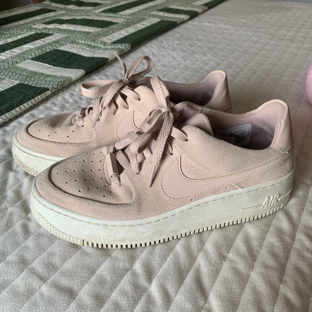 Platform, pink, suede Nike Air Force 1’s